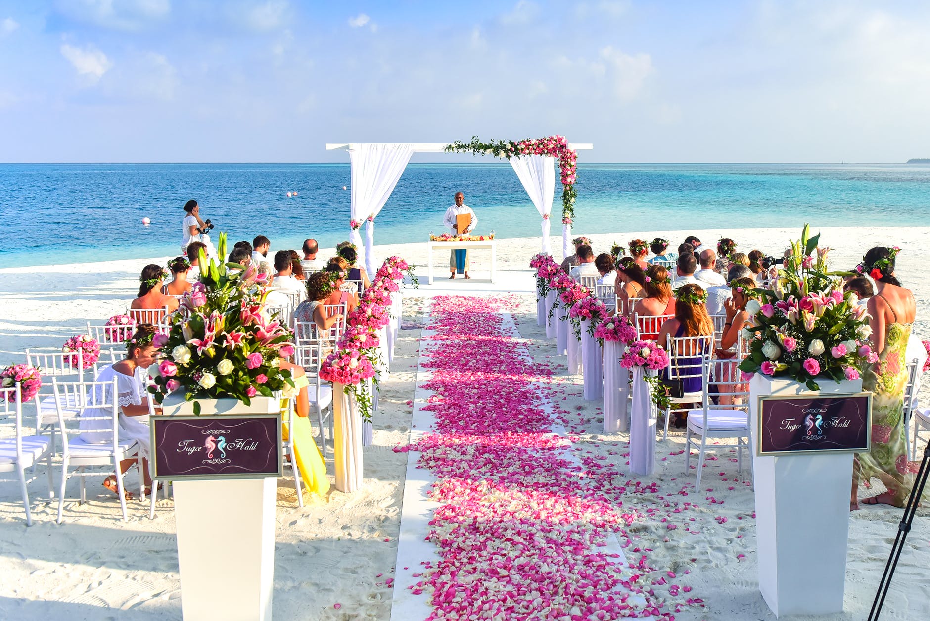 Read more about the article Wedding Transportation Tips & More To Tie The Knot In Style